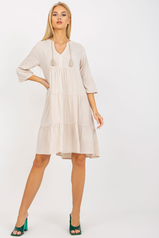 Světle béžové oversize šaty s volány... Světle béžové oversize šaty s volány...