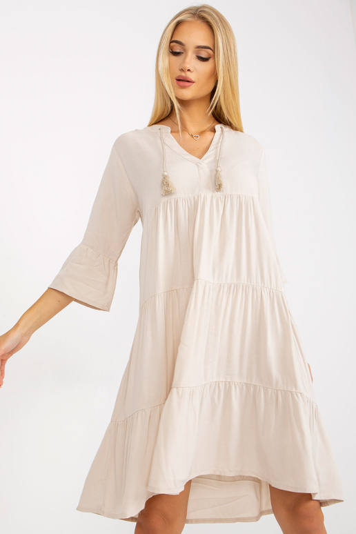 Světle béžové oversize šaty s volány... Světle béžové oversize šaty s volány...