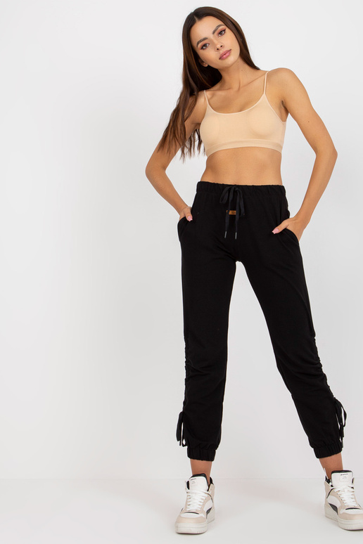 Černé bavlněné tepláky s kapsami