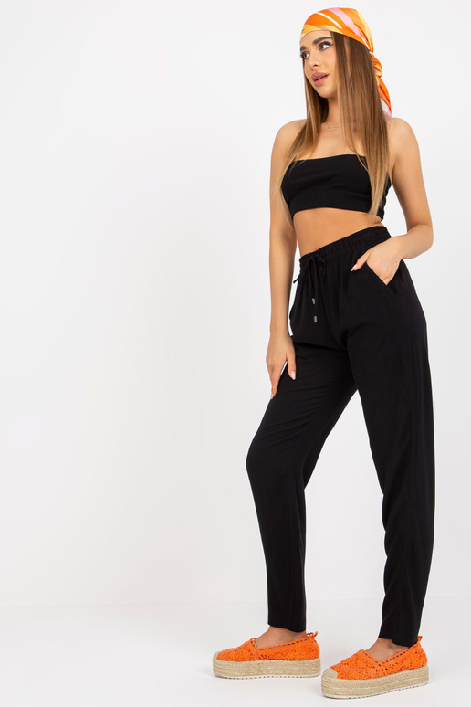 Černé letní látkové kalhoty s kapsami...