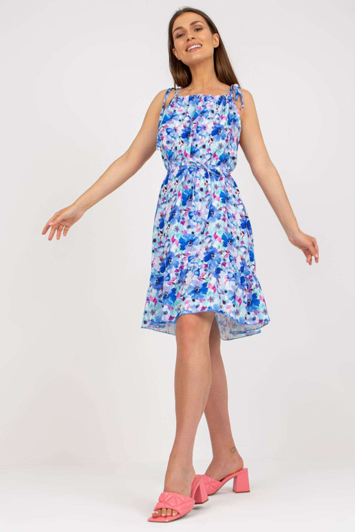 Bílé a modré šaty s volánovými...