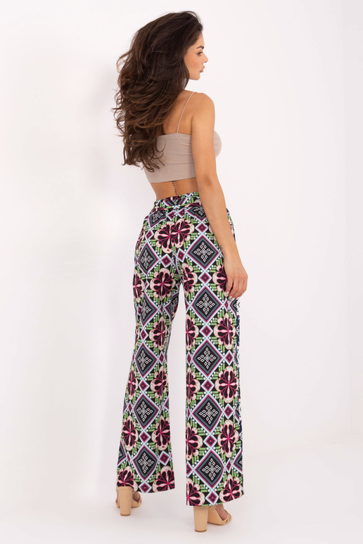 Černé látkové kalhoty se širokým vzorem Černé látkové kalhoty se širokým vzorem