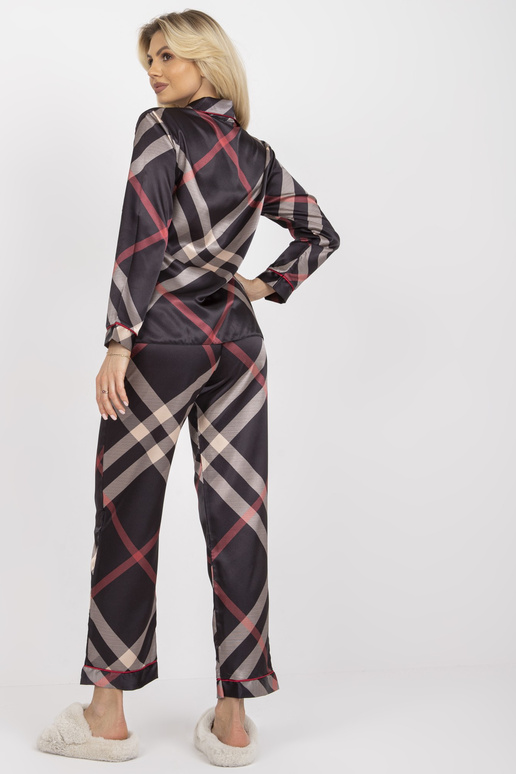 Černé pyžamo z umělého saténu s...