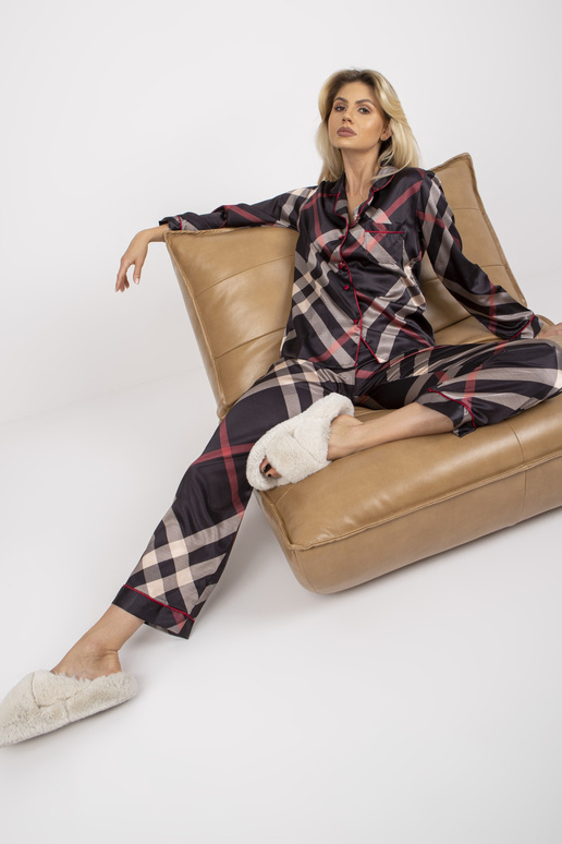 Černé pyžamo z umělého saténu s...