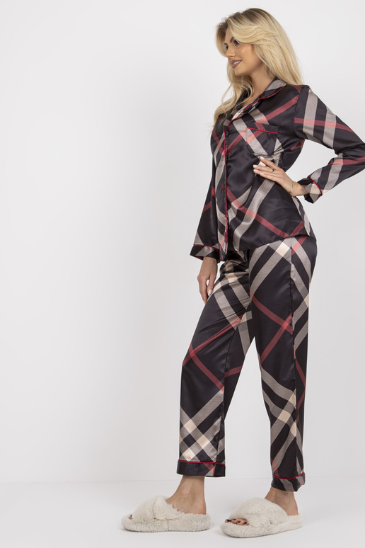 Černé pyžamo z umělého saténu s...