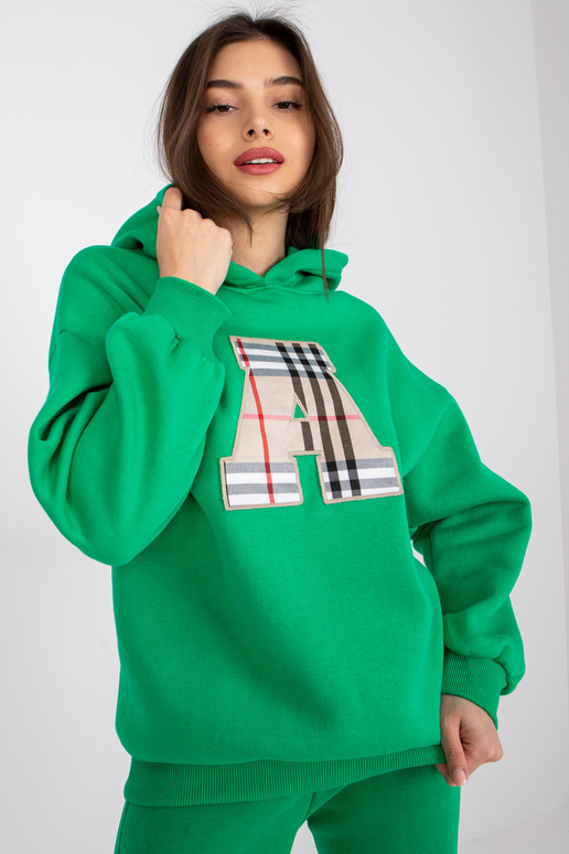 Zelená mikina s nášivkou a kapucí... Zelená mikina s nášivkou a kapucí...