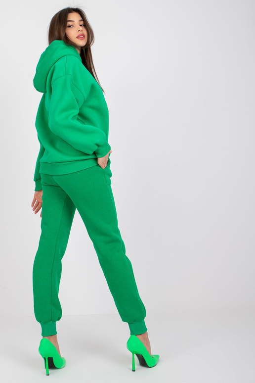 Zelená mikina s nášivkou a kapucí... Zelená mikina s nášivkou a kapucí...