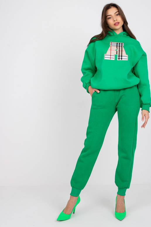 Zelená mikina s nášivkou a kapucí... Zelená mikina s nášivkou a kapucí...