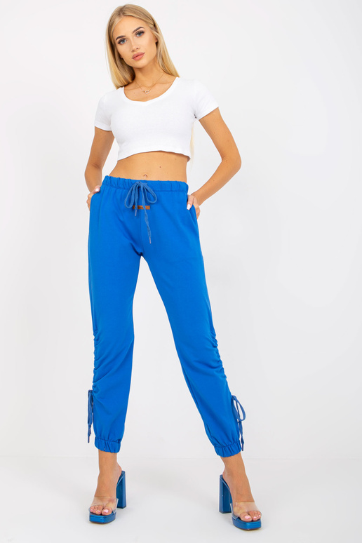 Modré tepláky s vysokým pasem