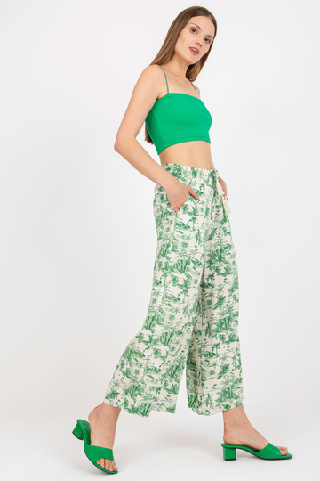 Světle béžové světlé...