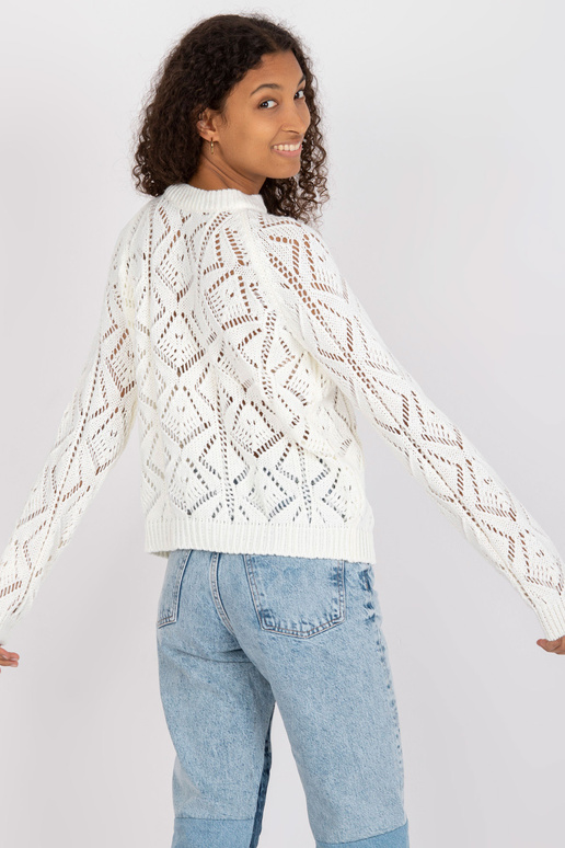 Bílý prolamovaný klasický svetr se... Bílý prolamovaný klasický svetr se...