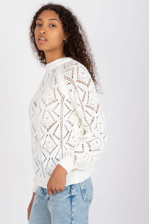 Bílý prolamovaný klasický svetr se... Bílý prolamovaný klasický svetr se...