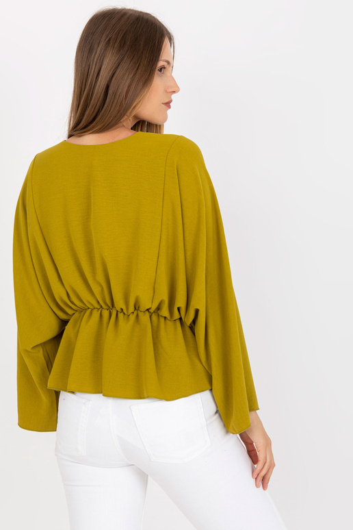 Olivová halenka jedné velikosti se...