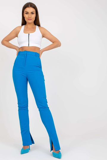 Bílý žebrovaný crop top...
