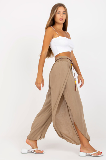 Tmavě béžové světlé kalhoty...