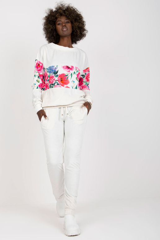 Bílý dvoudílný velurový komplet s... Bílý dvoudílný velurový komplet s...