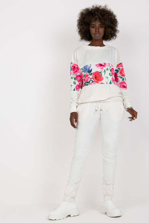 Bílý dvoudílný velurový komplet s... Bílý dvoudílný velurový komplet s...