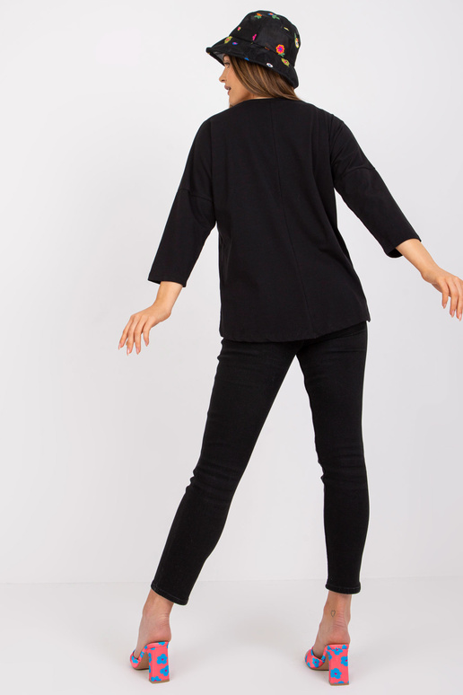 Černá ležérní halenka s kulatým...