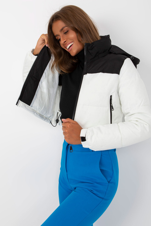 Černobílá prošívaná zimní bunda s kapucí