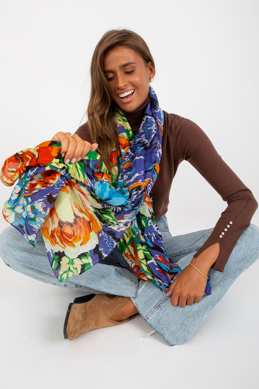 Modrý a oranžový šátek s barevnými vzory