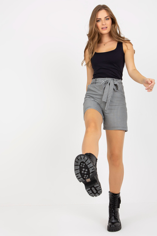 Černobílé elegantní kostkované šortky