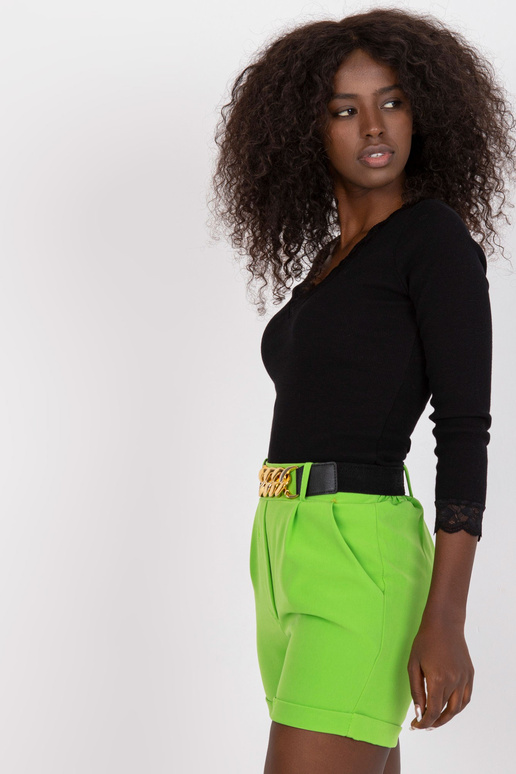 Černá vypasovaná ležérní halenka s... Černá vypasovaná ležérní halenka s...