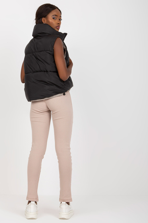 Černá oboustranná péřová vesta s kapsami