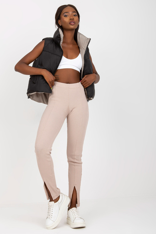 Černá oboustranná péřová vesta s kapsami