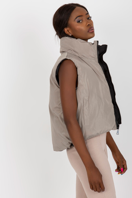 Černá oboustranná péřová vesta s kapsami