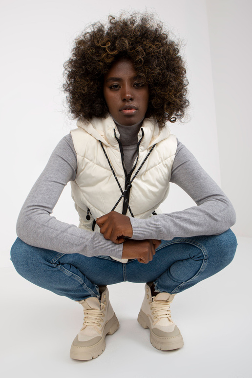 Ecru krátká prošívaná vesta s kapucí