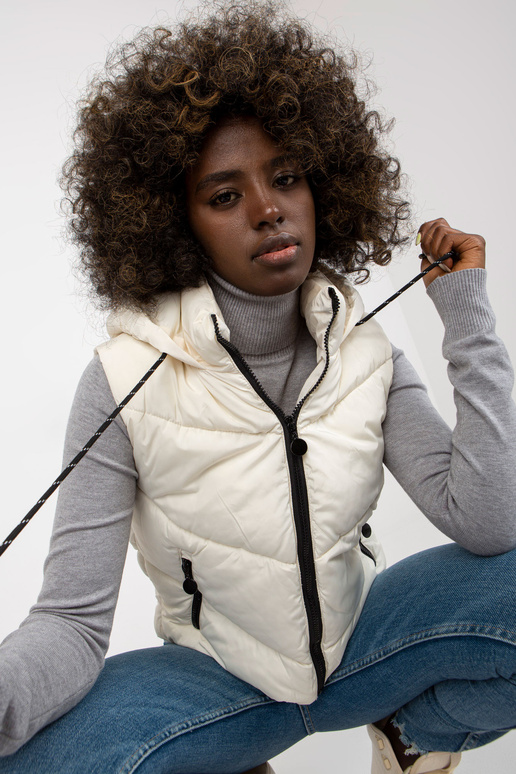 Ecru krátká prošívaná vesta s kapucí