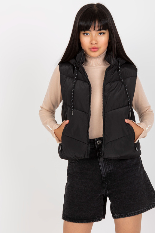 Černá krátká péřová vesta s kapucí