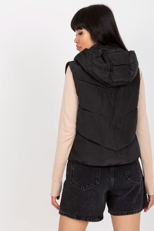 Černá krátká péřová vesta s kapucí