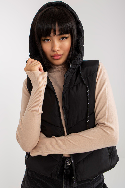 Černá krátká péřová vesta s kapucí