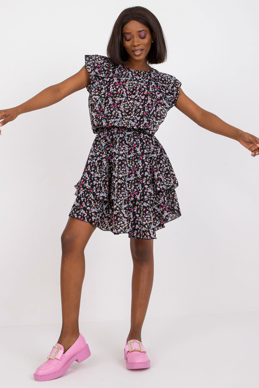 Černé minišaty s květinovými potisky...