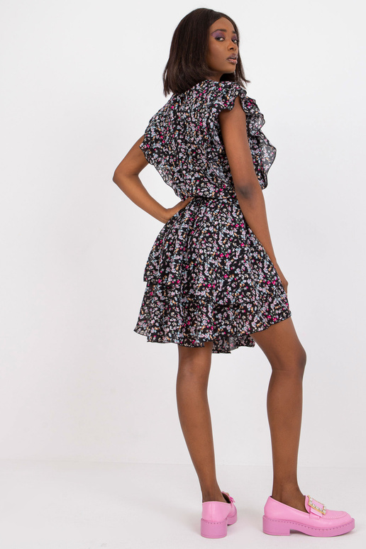 Černé minišaty s květinovými potisky...