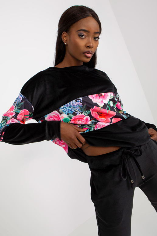 Černá dvoudílná velurová souprava s...