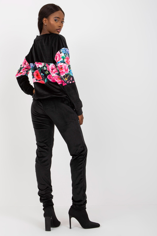 Černá dvoudílná velurová souprava s...