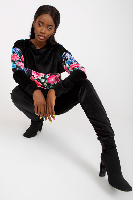 Černá dvoudílná velurová souprava s...