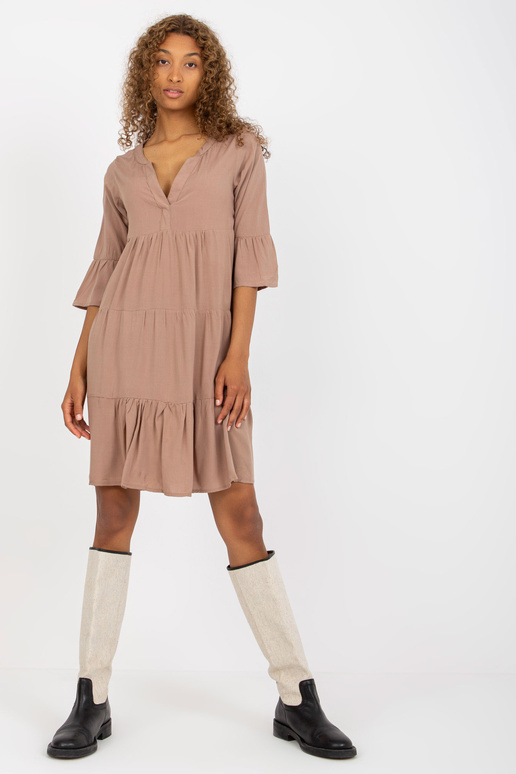 Tmavě béžové šaty s volány a 3/4...