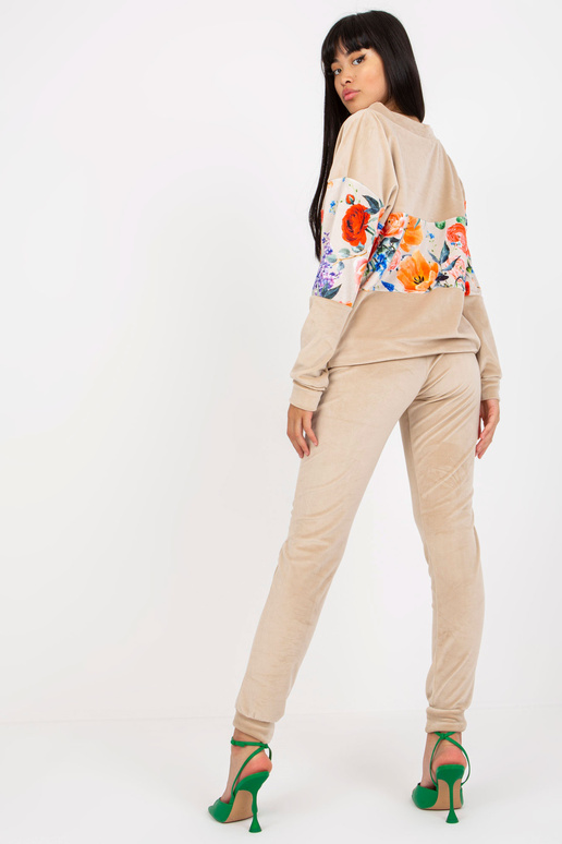 Béžová dvoudílná velurová souprava s...