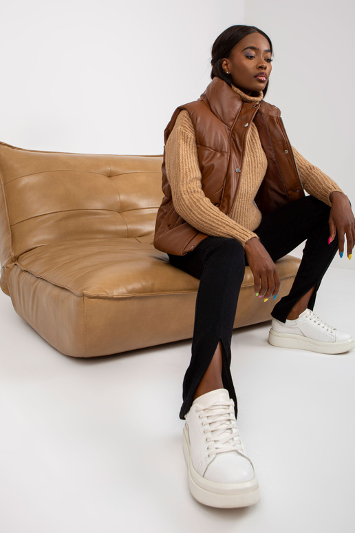 Hnědá dámská vesta z eko kůže