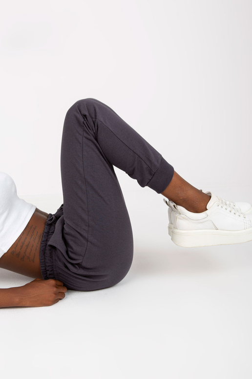 Grafitové basic tepláky s kapsami Grafitové basic tepláky s kapsami