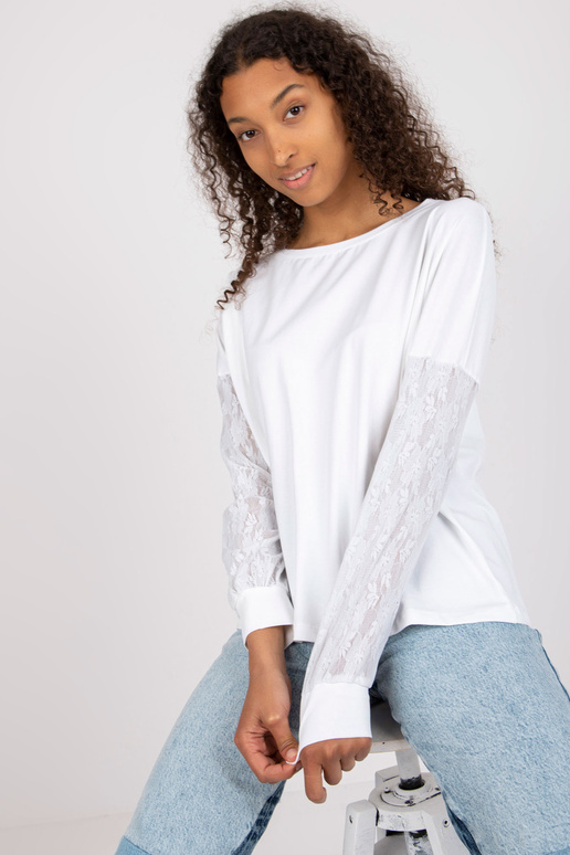 Bílá halenka s krajkovými rukávy...