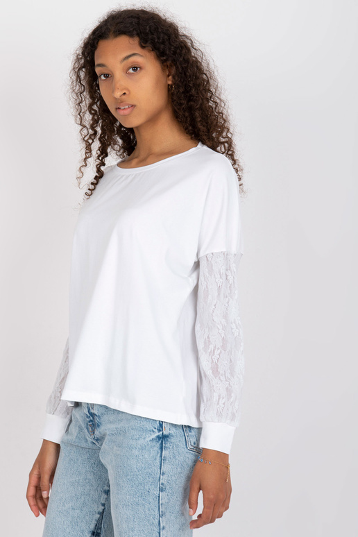 Bílá halenka s krajkovými rukávy...