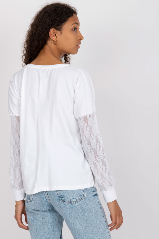 Bílá halenka s krajkovými rukávy...