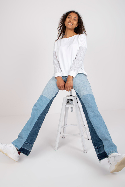 Bílá halenka s krajkovými rukávy...