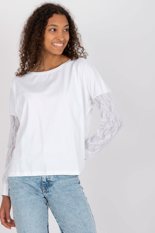 Bílá halenka s krajkovými rukávy...