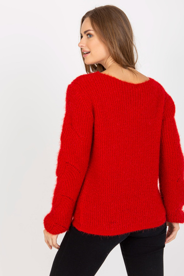 Tmavě červený nadýchaný...