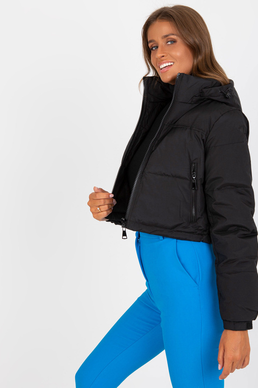 Černá krátká zimní bunda s prošíváním Černá krátká zimní bunda s prošíváním